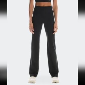 🌻NWOT On Cloud Studio Flared Pants